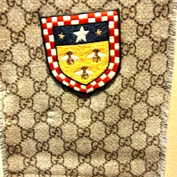 Authentic Gucci Wool Scarf - Picture 2 of 12